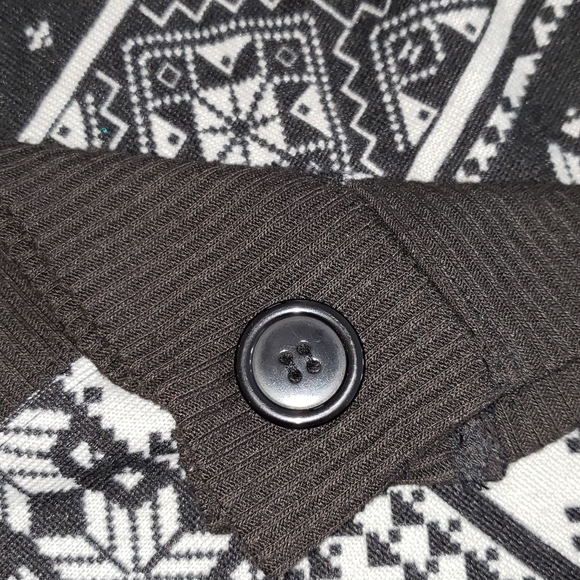 Almost Famous Slouchy Turtle Neck Cropped Poncho - Picture 4 of 5